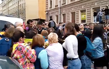 В Петербурге на акции протеста задержали около 500 человек