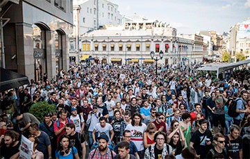 На акции протеста российской оппозиции в Москве задержали 1388 человек