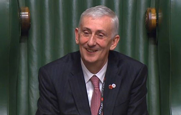 Новым спикером британской Палаты общин избран лейборист Линдси Хойл