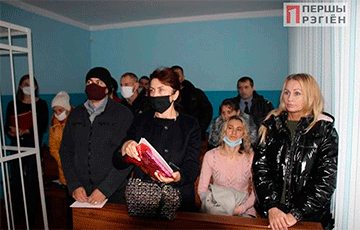 В Иваново судили учительницу за прогулку с БЧБ-зонтиком: свидетелем был ее бывший ученик