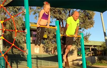 Видеохит: Отец пытается повторить гимнастические трюки 9-летней дочери