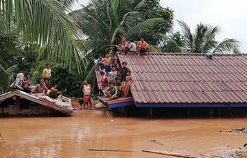 Фотофакт: В Лаосе после прорыва плотины вода смыла сотни людей