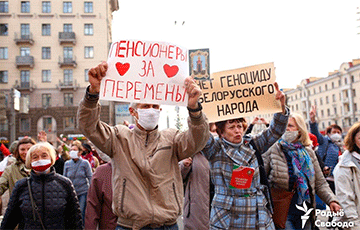 Марш пенсионеров завершился на площади Якуба Коласа