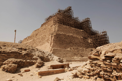 Российские археологи раскопали в Египте стену древней столицы