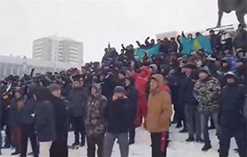 После отставки правительства протесты в Казахстане вспыхнули с новой силой (Онлайн)