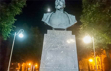 На памятнике Дзержинскому возле КГБ в Минске сбили буквы