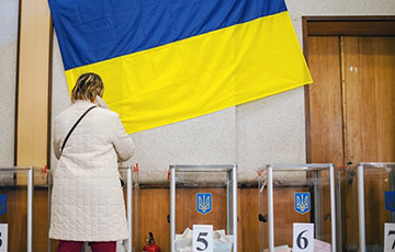ЦИК: Украинцы за рубежом голосовали за Порошенко, внутри страны – за Зеленского