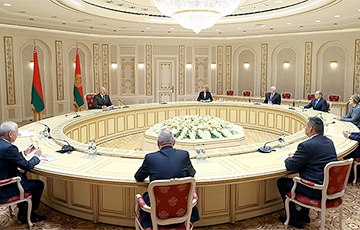 Лукашенко: В ближайшее время в Беларуси будет или новая Конституция, или внесут правки в действующую