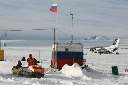 Российские ученые в Антарктиде пробурили скважину до подледникового озера