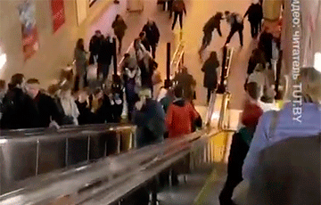 На станции метро «Октябрьская» минчане пресекли противоправные действия карателя