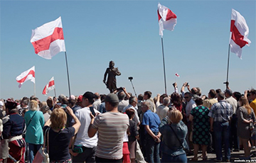 Первый в Беларуси памятник Тадеушу Костюшко торжественно открыли у Коссово