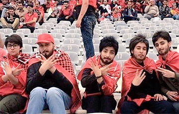 Иранские фанатки переоделись в мужчин, чтобы попасть на футбол