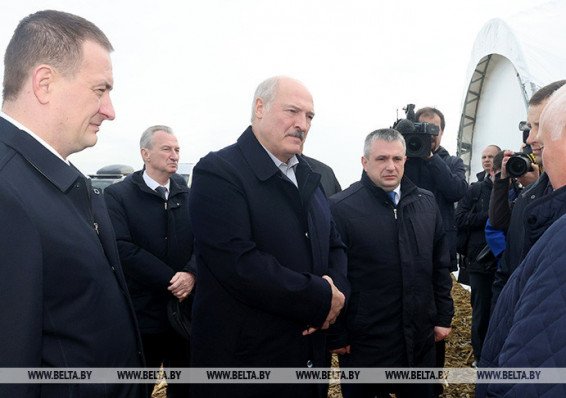 Лукашенко пообещал серьезный контроль всю зиму за ценами сельхозпродукции