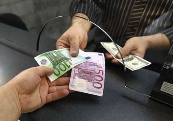 Нацбанк провел «разъяснительную» работу с банками, ограничившими валютные операции