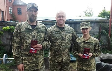 В Украине наградили белорусского добровольца