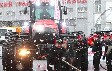 В Минске установлен мировой рекорд по буксировке трактора канатом