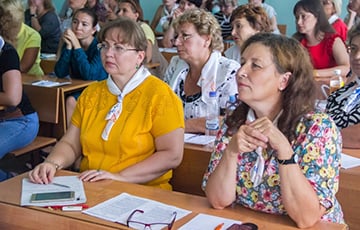 В Беларуси произошел массовый отток учителей и бегство студентов за границу