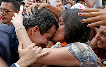 Участник протестов в Венесуэле: Военные в шаге от того, чтобы перестать подчиняться приказам