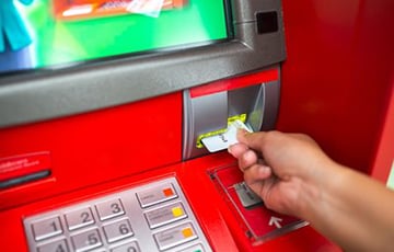 Некоторые банкоматы стали выдавать редкие купюры в 200 белорусских рублей