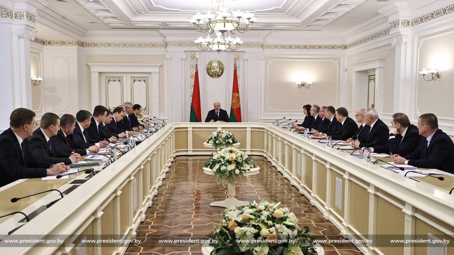 Лукашенко хочет сохранить сильную президентскую власть
