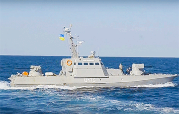 Видеофакт: Российский корабль идет на таран украинского рейдового буксира