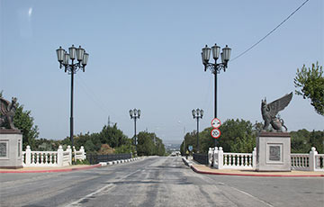 Крымский мост отделяется от Крыма