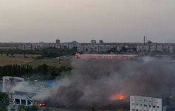 На складе в Донецке, уничтоженном ВСУ, до сих пор детонируют снаряды