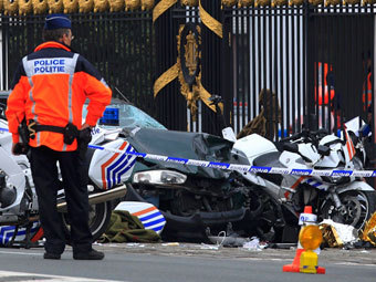 У королевского дворца в Брюсселе самоубийца сбил восемь полицейских