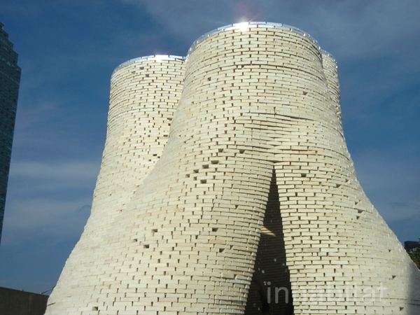 Архитектор «вырастил» в Нью-Йорке грибную башню с кирпичами из конопли