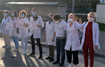 Медики минской больницы скорой помощи вышли на акцию солидарности