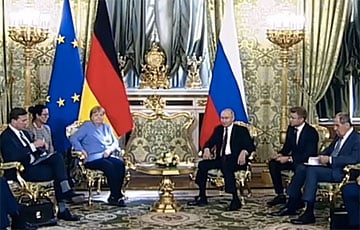 Переговоры Меркель и Путина в Кремле начались с курьеза