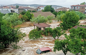 Большое наводнение накрыло Грецию