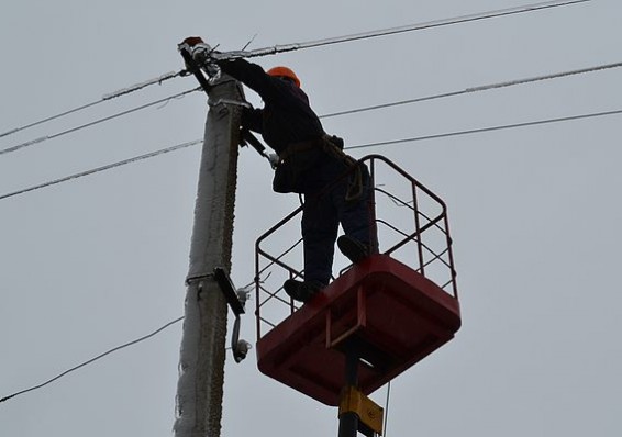 Сорок восемь населенных пунктов Беларуси остаются без электричества