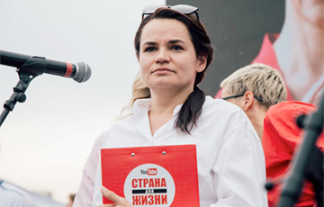 Светлана Тихановская проголосовала на выборах президента: поддержать ее пришли сотни человек