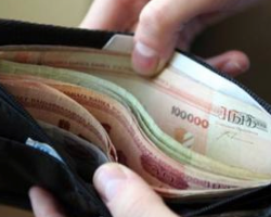 Почти 40% работников в Беларуси получают меньше 500 долларов