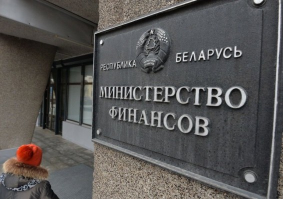 Неизвестные инвесторы с внутреннего рынка «одолжили» Минфину Беларуси почти полмиллиарда долларов