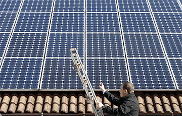 Десятки тысяч украинцев устанавливают домашние солнечные электростанции