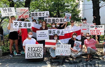 Белорусы Японии вышли на акцию возле офиса Министерства финансов.
