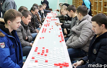 В Пинске находится самая длинная шашечная доска в мире
