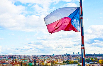 Чехия депортировала четырех человек из домов дипломатов РФ