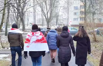 Свободная Чижовка скандирует «Жыве Беларусь!»