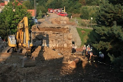 В Чехии при обрушении моста погибли три человека