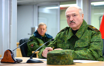 Лукашенко - о дедовщине: Это армия, это было всегда