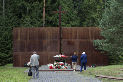Польша выразила недовольство напоминанием в Катыни о гибели пленных бойцов РККА