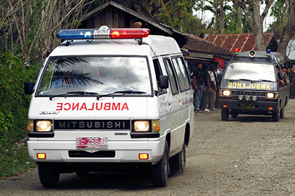 В Индонезии в результате падения военного самолета на отель погибли 30 человек