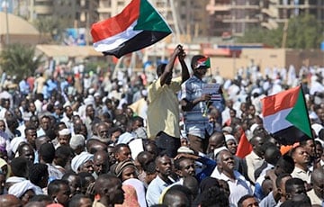 Главарь суданских путчистов выпустил на свободу нескольких министров