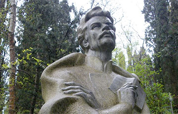 В Ялте на могиле Богдановича звучали стихи по-белорусски и украински