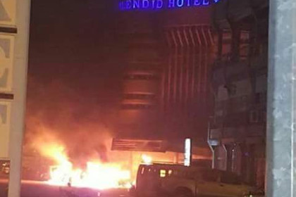 В столице Буркина-Фасо боевики захватили заложников в отеле