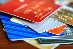 БПС-Сбербанк перестал оформлять именные карты до запуска нового процессинга 27 апреля