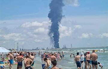 На крупнейшем нефтеперерабатывающем заводе в Румынии произошел взрыв: видео